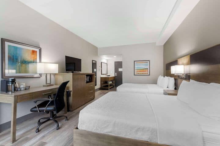 Room 4 of 36