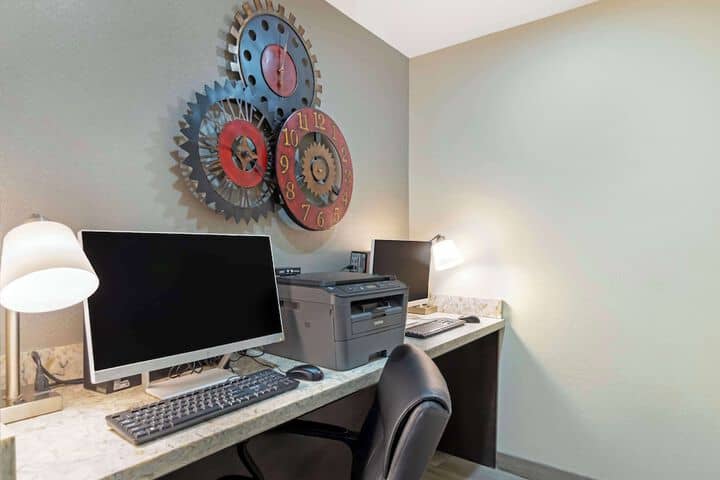 Business Center 34 of 36