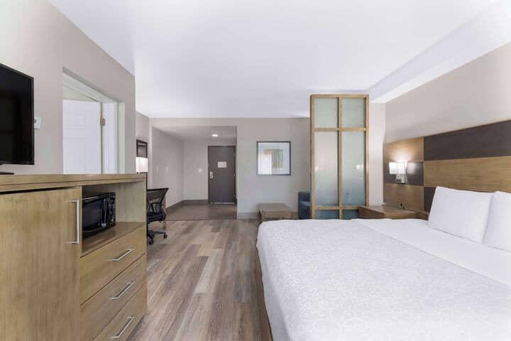 Room 9 of 36