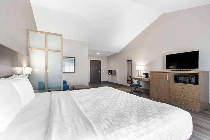 Room 13 of 36
