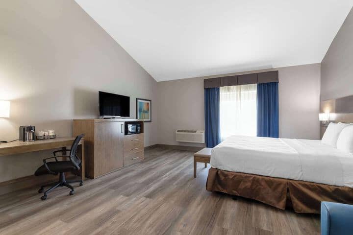 Room 14 of 36
