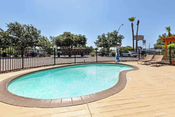 Pool 26 of 36